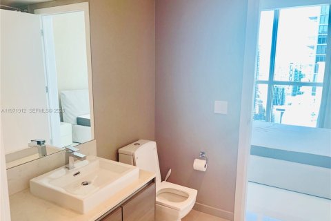 Снять в аренду кондоминиум в Майами, Флорида 2 спальни, 105.35м2, № 2052877 - фото 25