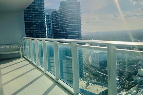 Снять в аренду кондоминиум в Майами, Флорида 2 спальни, 105.35м2, № 2052877 - фото 2