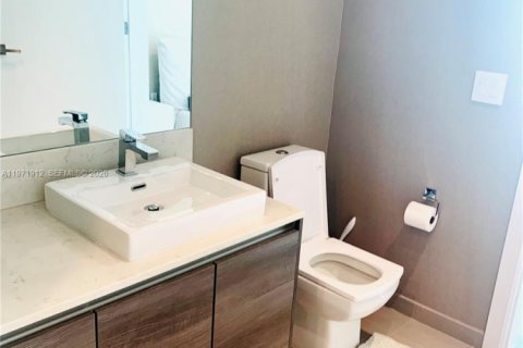 Снять в аренду кондоминиум в Майами, Флорида 2 спальни, 105.35м2, № 2052877 - фото 26