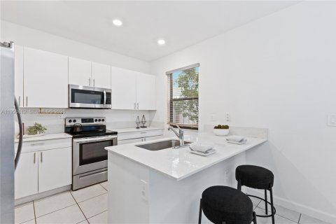 Adosado en venta en Miami, Florida, 3 dormitorios, 123.65 m2 № 2183891 - foto 5