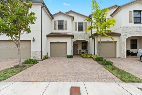 Adosado en Miami, Florida 3 dormitorios, 123.65 m2 № 2183891