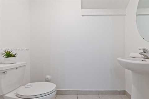 Adosado en venta en Miami, Florida, 3 dormitorios, 123.65 m2 № 2183891 - foto 7