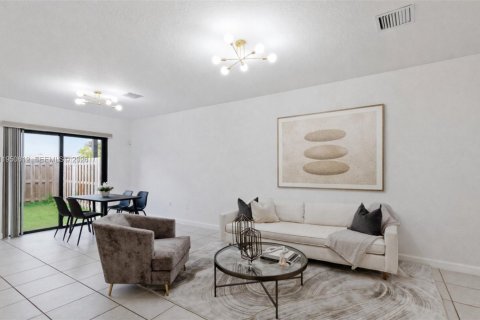 Adosado en venta en Miami, Florida, 3 dormitorios, 123.65 m2 № 2183891 - foto 3
