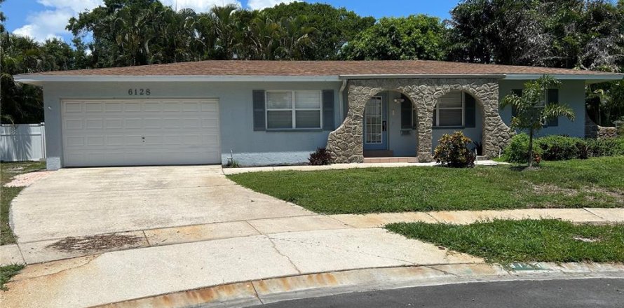 Villa ou maison à Saint Petersburg, Floride 3 chambres, 116.13 m2 № 2388722