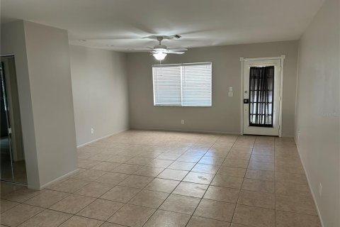 Villa ou maison à louer à Saint Petersburg, Floride: 3 chambres, 116.13 m2 № 2388722 - photo 2