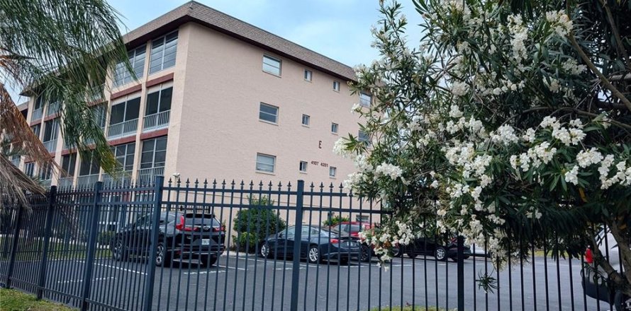 Condo in Bradenton, Florida, 2 bedrooms  № 2097166