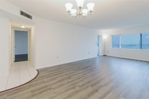 Condominio en venta en Saint Petersburg, Florida, 2 dormitorios, 96.62 m2 № 1815074 - foto 10