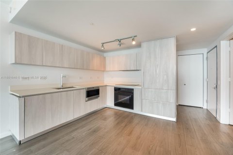 Condominio en venta en Miami, Florida, 3 dormitorios, 141.77 m2 № 1872639 - foto 2