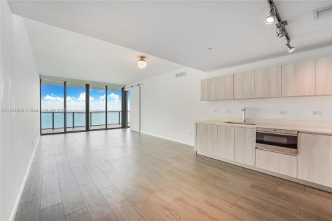 Condominio en venta en Miami, Florida, 3 dormitorios, 141.77 m2 № 1872639 - foto 1