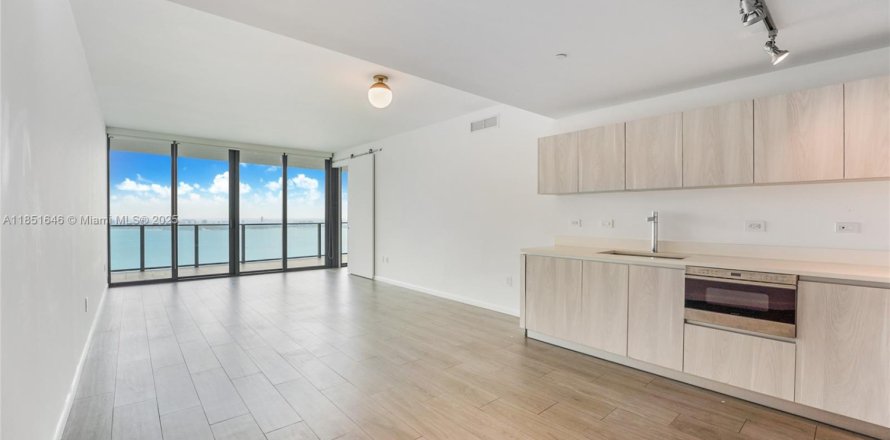 Condominio en Miami, Florida, 3 dormitorios  № 1872639