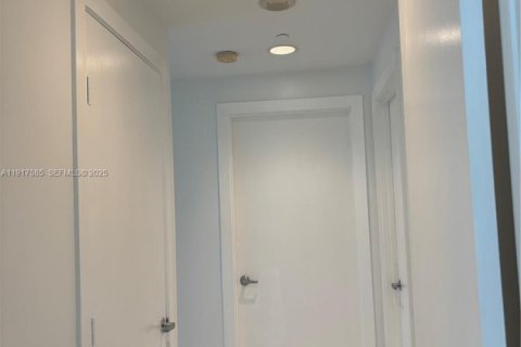 Снять в аренду кондоминиум в Майами, Флорида 2 спальни, 118.73м2, № 1992277 - фото 1