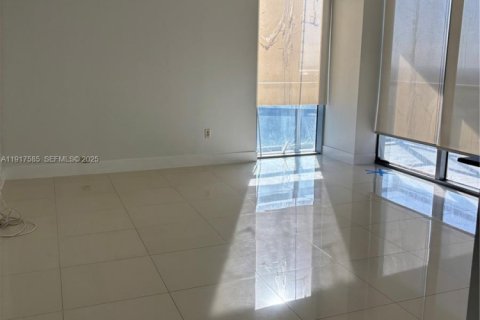Снять в аренду кондоминиум в Майами, Флорида 2 спальни, 118.73м2, № 1992277 - фото 2