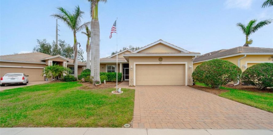 House in Englewood, Florida 3 bedrooms, 137.22 sq.m. № 1526453