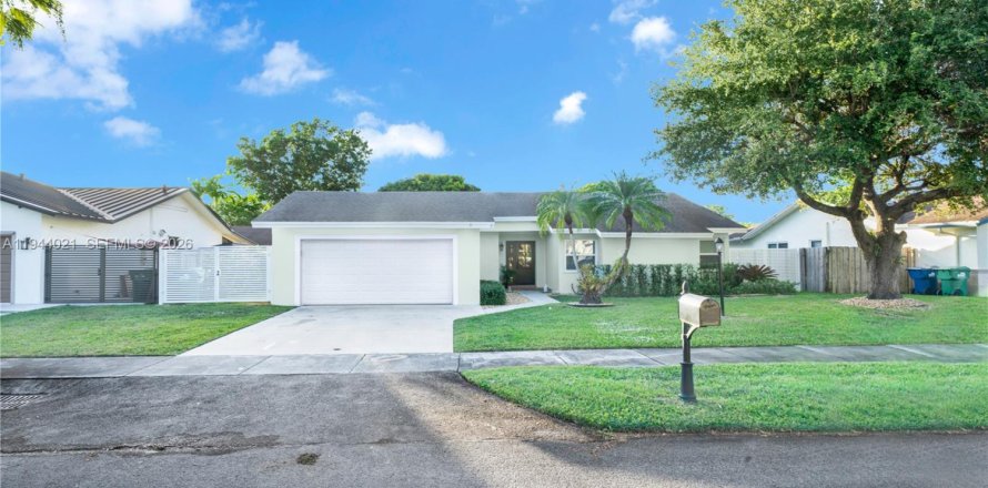 Villa ou maison à Miami, Floride 3 chambres, 171.4 m2 № 2000665