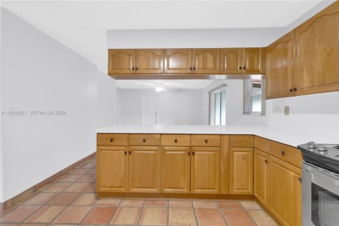 Villa ou maison à louer à Miami, Floride: 3 chambres, 171.4 m2 № 2000665 - photo 11