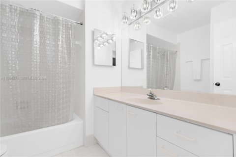 Villa ou maison à louer à Miami, Floride: 3 chambres, 171.4 m2 № 2000665 - photo 28