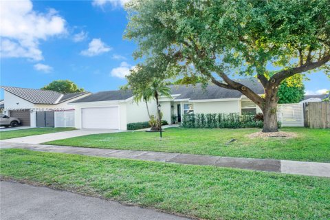 Villa ou maison à louer à Miami, Floride: 3 chambres, 171.4 m2 № 2000665 - photo 3
