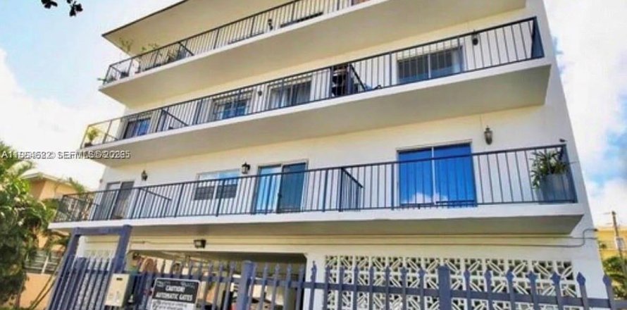 Condo in Miami Beach, Florida, 2 bedrooms № 2030956