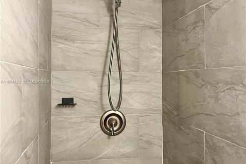 Condo in Miami Beach, Florida, 2 bedrooms № 2030956 - photo 8