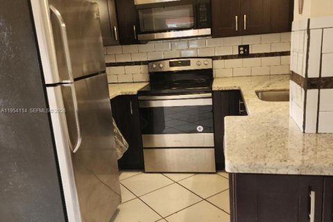 Casa en alquiler en Hollywood, Florida, 3 dormitorios, 100.8 m2 № 2010115 - foto 10