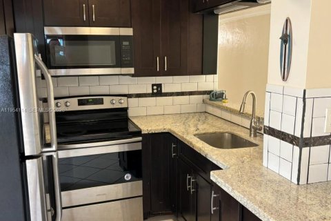 Casa en alquiler en Hollywood, Florida, 3 dormitorios, 100.8 m2 № 2010115 - foto 9