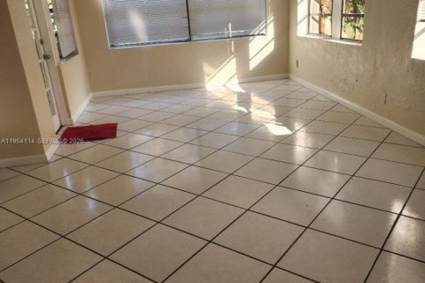 Casa en alquiler en Hollywood, Florida, 3 dormitorios, 100.8 m2 № 2010115 - foto 4