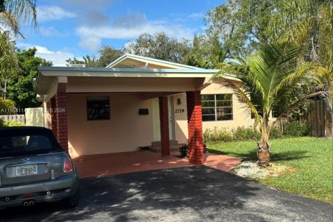 Casa en alquiler en Hollywood, Florida, 3 dormitorios, 100.8 m2 № 2010115 - foto 2