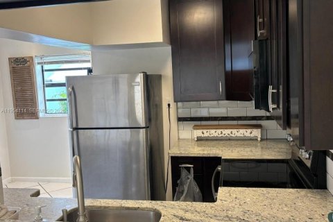 Casa en alquiler en Hollywood, Florida, 3 dormitorios, 100.8 m2 № 2010115 - foto 11