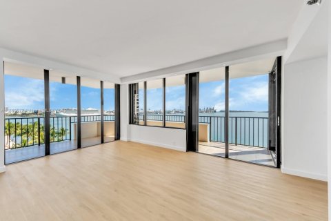 Condominio en alquiler en Miami, Florida, 4 dormitorios, 245.82 m2 № 1933710 - foto 4