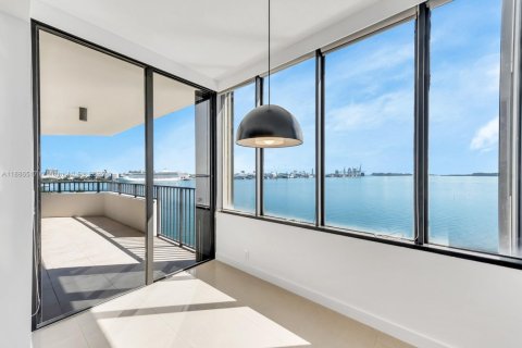 Condominio en alquiler en Miami, Florida, 4 dormitorios, 245.82 m2 № 1933710 - foto 7