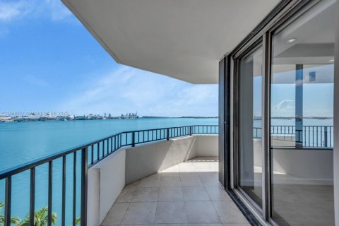 Condominio en alquiler en Miami, Florida, 4 dormitorios, 245.82 m2 № 1933710 - foto 18