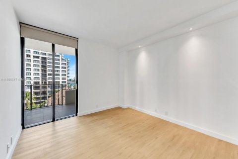 Condominio en alquiler en Miami, Florida, 4 dormitorios, 245.82 m2 № 1933710 - foto 9