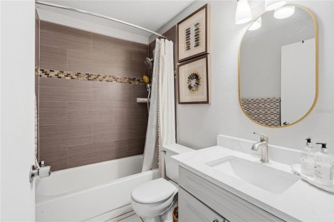 Villa ou maison à vendre à Tampa, Floride: 3 chambres, 132.2 m2 № 2414972 - photo 19