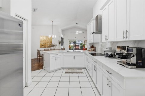 Villa ou maison à vendre à Tampa, Floride: 3 chambres, 132.2 m2 № 2414972 - photo 10