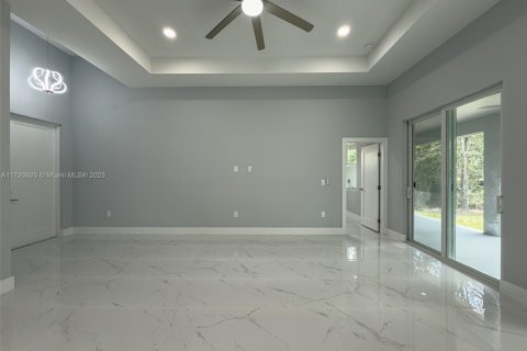 House in Lehigh Acres, Florida 3 bedrooms, 159.51 sq.m. № 1737574 - photo 10