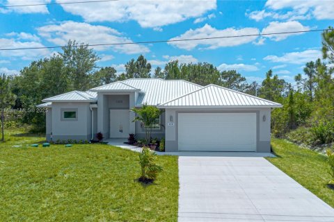 House in Lehigh Acres, Florida 3 bedrooms, 159.51 sq.m. № 1737574 - photo 1