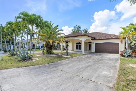 House in Miami, Florida 4 bedrooms, 284.47 sq.m. № 1855108 - photo 7