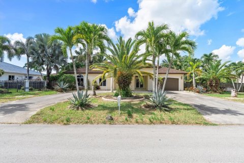 House in Miami, Florida 4 bedrooms, 284.47 sq.m. № 1855108 - photo 1
