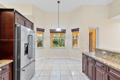 House in Miami, Florida 4 bedrooms, 284.47 sq.m. № 1855108 - photo 17