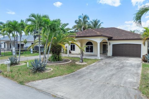 House in Miami, Florida 4 bedrooms, 284.47 sq.m. № 1855108 - photo 6