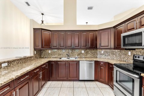 House in Miami, Florida 4 bedrooms, 284.47 sq.m. № 1855108 - photo 16
