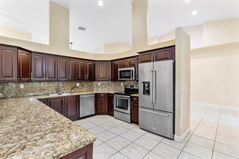 House in Miami, Florida 4 bedrooms, 284.47 sq.m. № 1855108 - photo 15