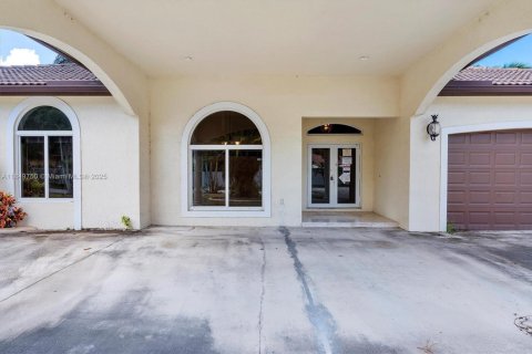House in Miami, Florida 4 bedrooms, 284.47 sq.m. № 1855108 - photo 9