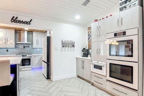 Villa ou maison à vendre à Weeki Wachee, Floride: 3 chambres, 152.36 m2 № 1828039 - photo 11