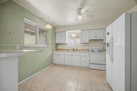 Casa en venta en Hollywood, Florida, 2 dormitorios, 105.17 m2 № 2084957 - foto 9