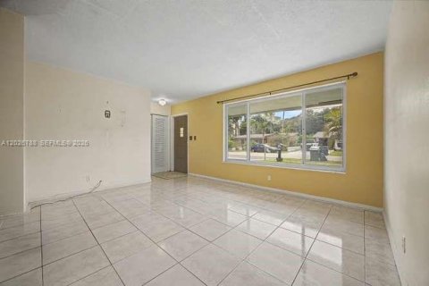 Casa en venta en Hollywood, Florida, 2 dormitorios, 105.17 m2 № 2084957 - foto 3