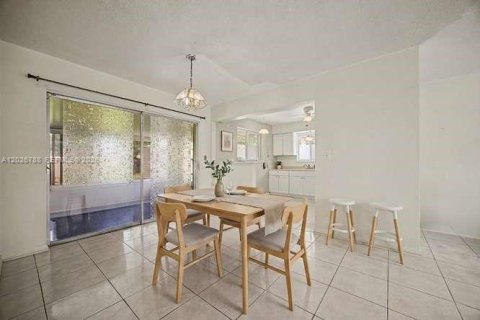 Casa en venta en Hollywood, Florida, 2 dormitorios, 105.17 m2 № 2084957 - foto 8