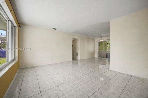 Casa en venta en Hollywood, Florida, 2 dormitorios, 105.17 m2 № 2084957 - foto 5