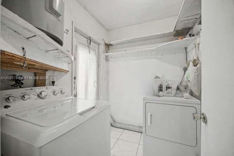 Casa en venta en Hollywood, Florida, 2 dormitorios, 105.17 m2 № 2084957 - foto 11