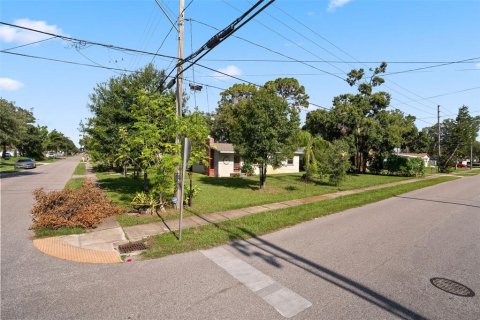 House in Pinellas Park, Florida 3 bedrooms, 94.02 sq.m. № 1913040 - photo 23